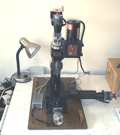 cnc-mill-full.jpg (34035 bytes)